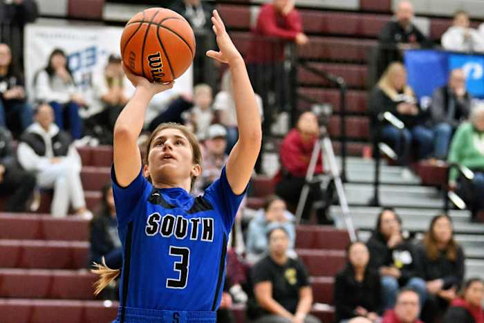 a South Medford Mission Hills girls basketball Oregon POA Holiday Classic December 30 2023 Leon Neuschwander 8